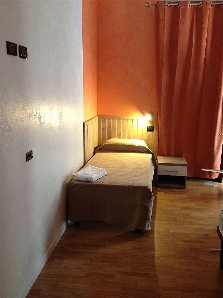 Hotel 26 Milan 2*,